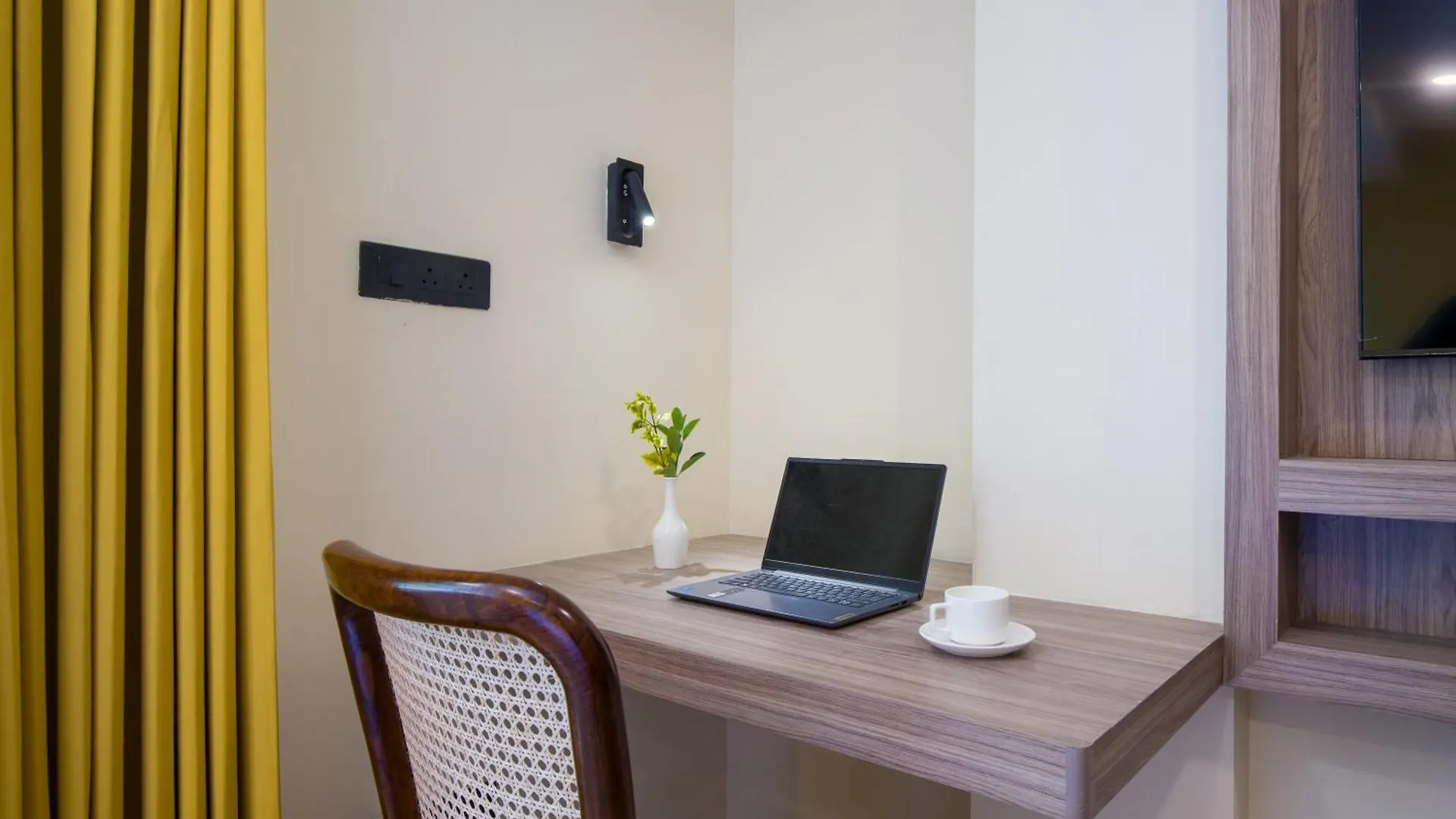 Apartamento Alaya Stays 1 Bhk With Balcony & Breathtaking View - Baljees Melville Divine Shimla